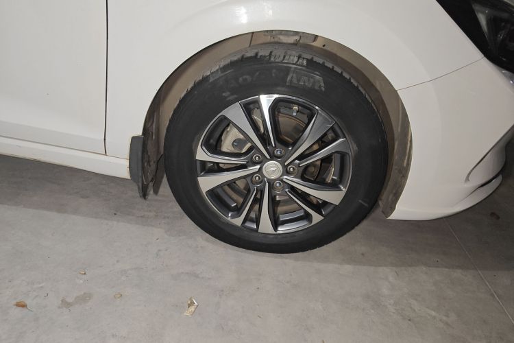 长安 逸动 2020款 PLUS 1.6L GDI 手动豪华型车身外观10