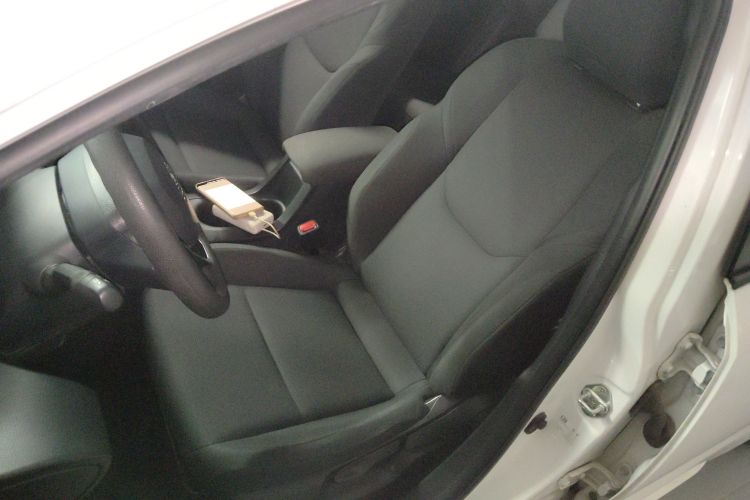 丰田 雷凌 2023款 TNGA 1.5L CVT进取版局部细节19