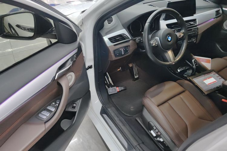 宝马X2 2021款 改款 sDrive25i 曜夜版中控内饰20