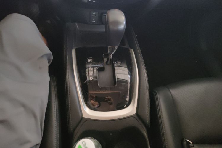 日产 奇骏 2015款 2.0L CVT舒适MAX版 2WD局部细节18