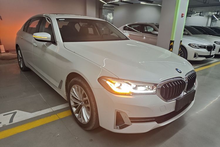 宝马5系 2022款 改款二 525Li 豪华套装车身外观3