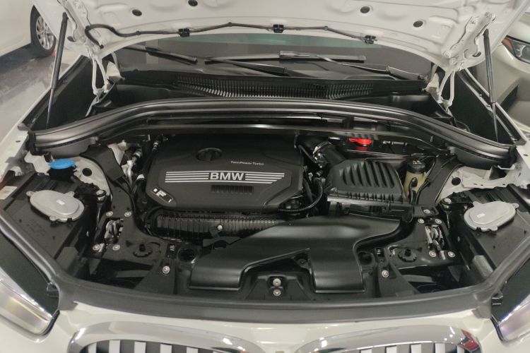 宝马X1 2022款 sDrive25Li 领先型机舱底盘24