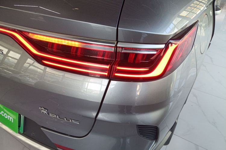 比亚迪 宋PLUS新能源 2021款 EV 旗舰型车身外观9