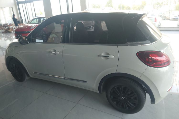 五菱汽车 五菱缤果 2023款 333km 灵犀互联款车身外观4