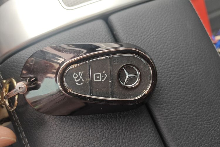 奔驰C级 2024款 C 200 L 运动版中控内饰7001