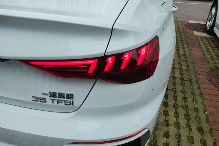 奥迪A3 2023款 改款 A3L Limousine 35 TFSI 时尚运动型车身外观9