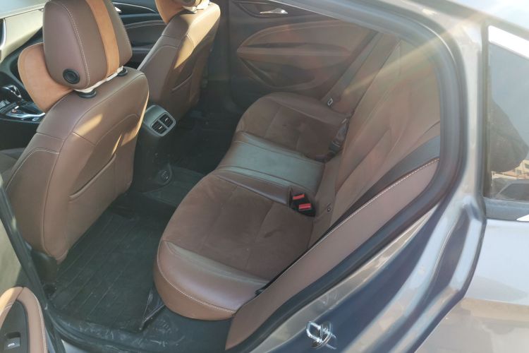 别克 君威 2017款 20T 精英型中控内饰21