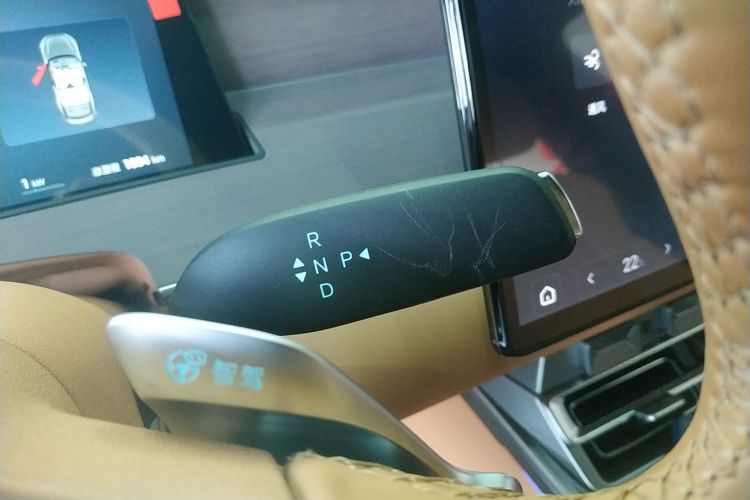 比亚迪 汉L 2025款 DM-p 四驱激光雷达旗舰型中控内饰18