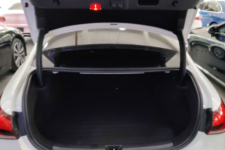 奔驰A级 2020款 A 200 L 运动轿车机舱底盘23