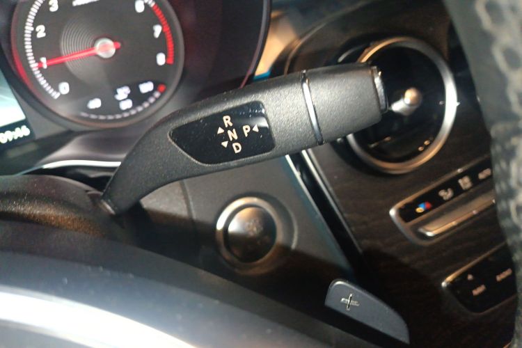 奔驰C级 2015款 C 200 L 运动型中控内饰18