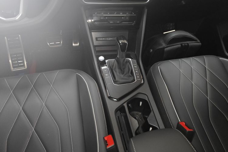 大众 途观L 2025款 出众款 330TSI 自动两驱R-Line龙耀版局部细节18