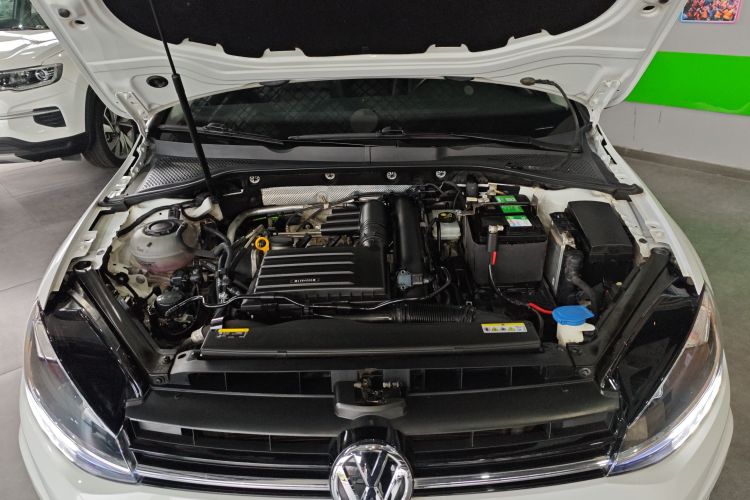 大众 高尔夫 2020款 挚爱版 200TSI DSG舒适型进取版机舱底盘24