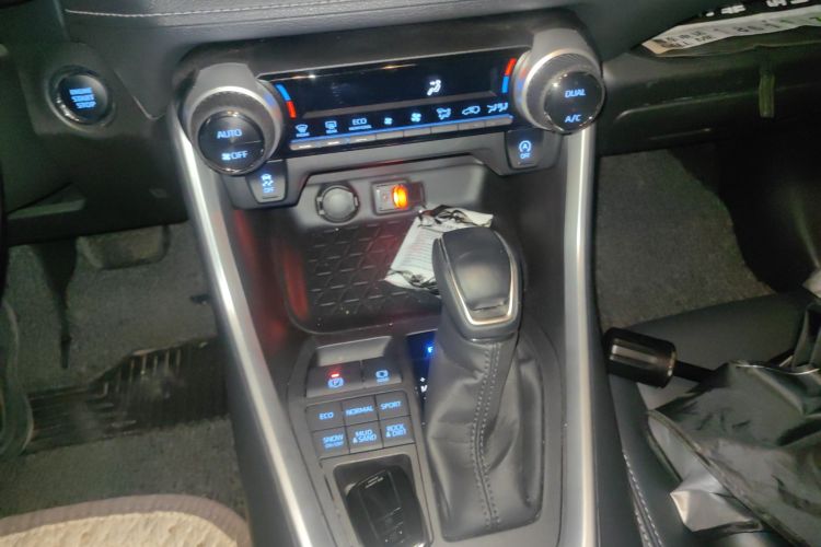 丰田 威兰达 2021款 2.0L CVT四驱豪华版局部细节18