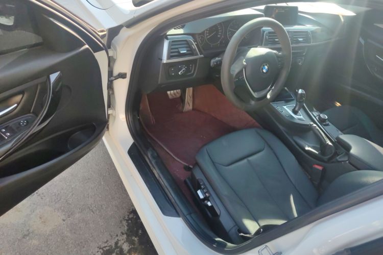 宝马3系 2017款 318i 时尚型中控内饰20