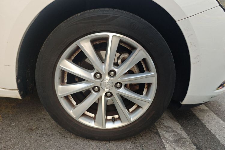 别克 威朗 2017款 三厢 20T 双离合精英型车身外观10