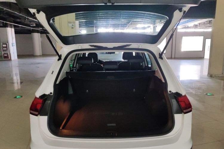 大众 途观L 2022款 330TSI 自动两驱舒享版机舱底盘23