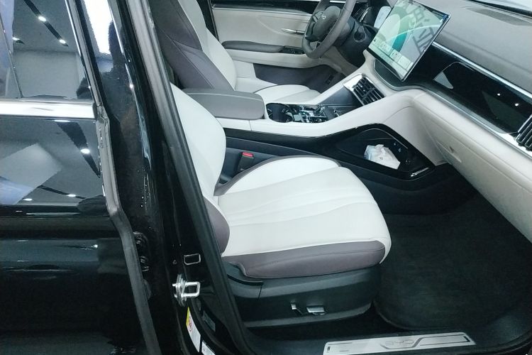 比亚迪 宋PLUS新能源 2025款 DM-i 智驾版 160KM 旗舰型局部细节41