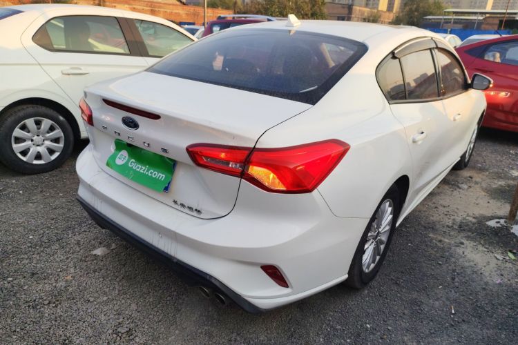 福特 福克斯 2020款 三厢 1.5L 自动锋跃型车身外观7