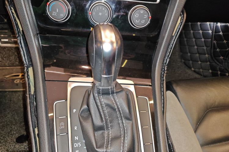 大众 高尔夫 2017款 280TSI 自动R-Line百万辆纪念版局部细节18