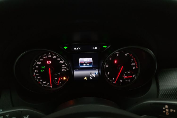 奔驰GLA 2017款 GLA 200 时尚型中控内饰14