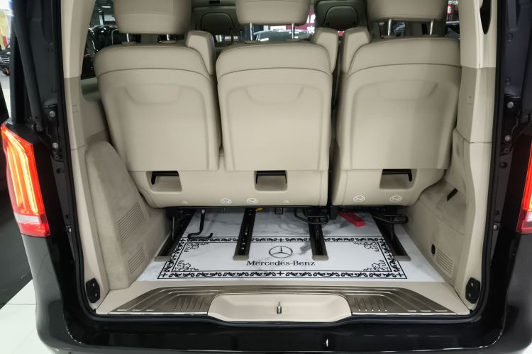 奔驰V级 2022款 V 260 尊贵版机舱底盘23