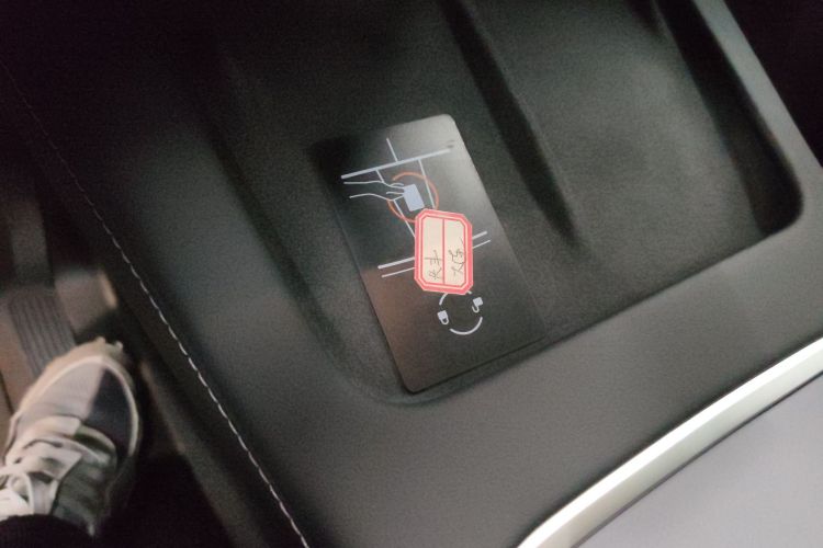 特斯拉 Model Y 2023款 长续航全轮驱动版中控内饰11