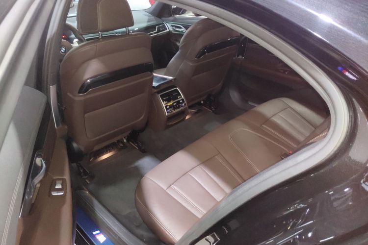 宝马7系 2018款 730Li 领先型 M运动套装中控内饰21