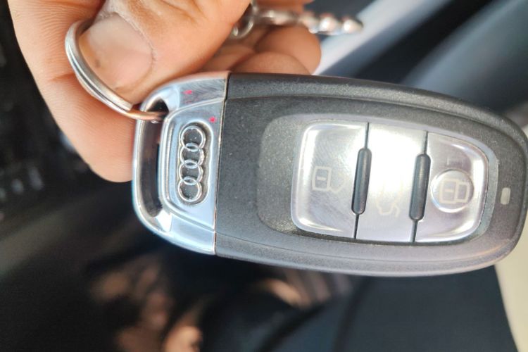 奥迪Q5 2016款 40 TFSI 技术型中控内饰11