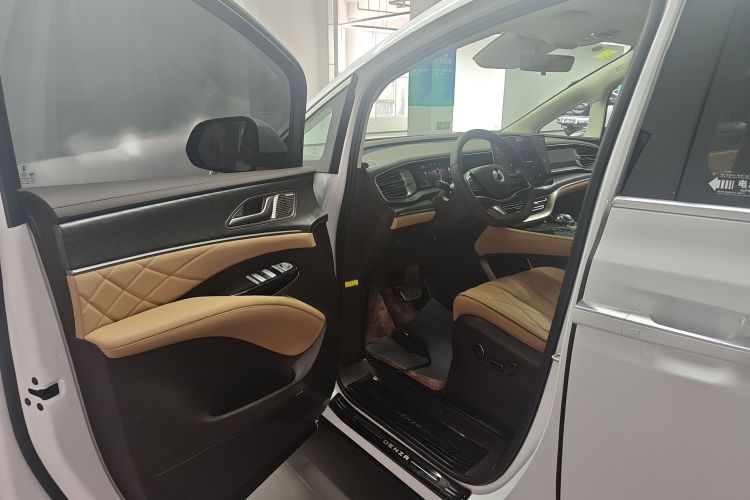 腾势D9 2024款 DM-i 980 四驱尊贵型中控内饰20