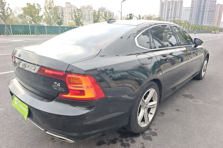 沃尔沃S90 2018款 T4 智远版车身外观7
