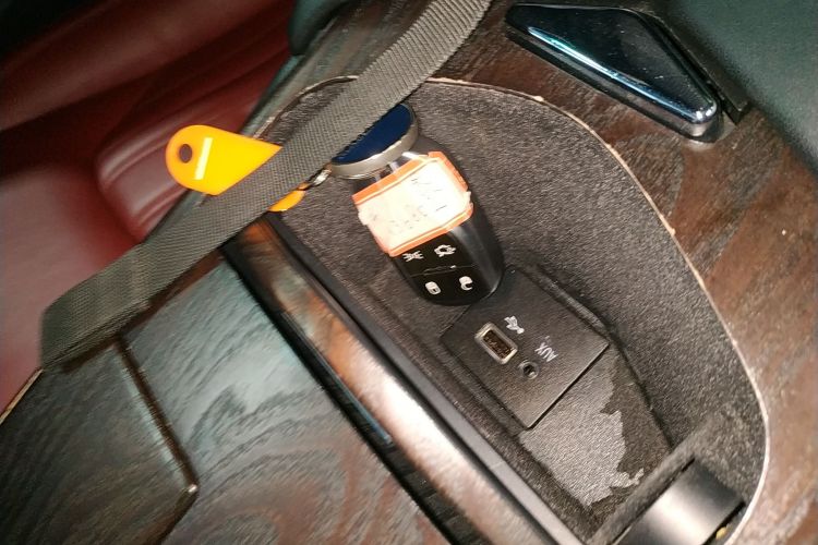 玛莎拉蒂 Ghibli 2014款 3.0T 标准版中控内饰11