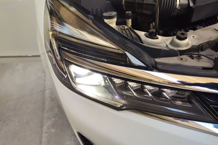 别克GL8 2020款 陆上公务舱 652T 豪华型车身外观8