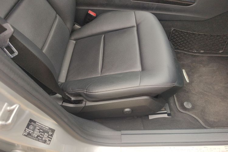 奔驰E级 2014款 改款 E 260 L 运动型局部细节41