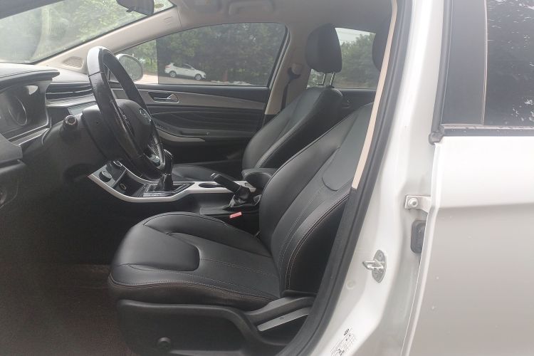 奇瑞 艾瑞泽5 2019款 改款PRO 1.5L 手动青春版 国VI中控内饰19