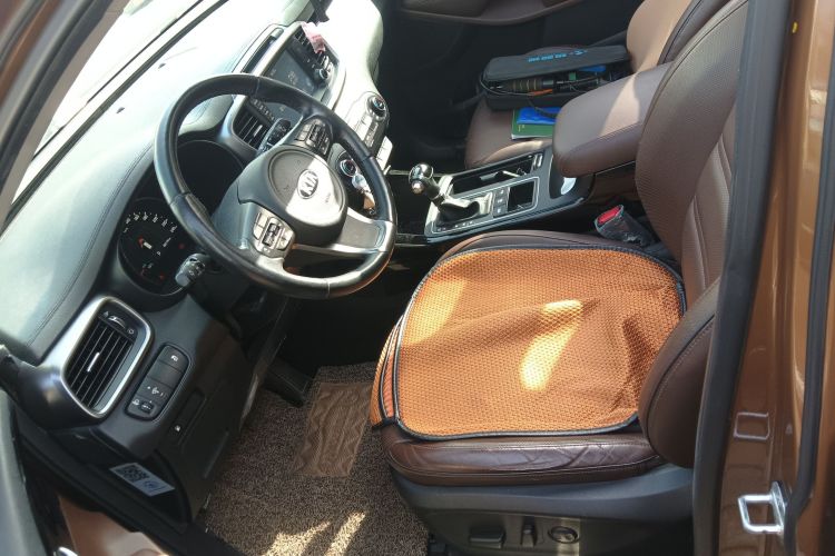 起亚 2015款 索兰托L 2.4L 汽油4WD精英版 5座 国V中控内饰19