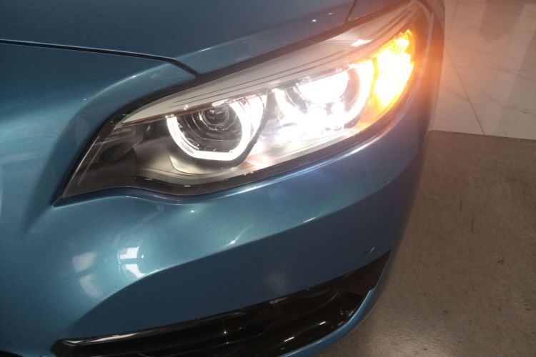 宝马2系(进口) 2018款 220i 敞篷轿跑车 运动设计套装局部细节36