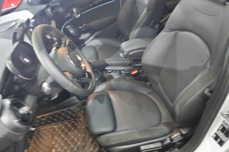 MINI 2023款 改款 2.0T COOPER S 艺术家 五门版局部细节19