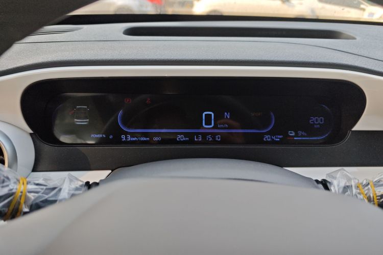 吉利银河 2025款 210km 熊猫卡丁中控内饰14