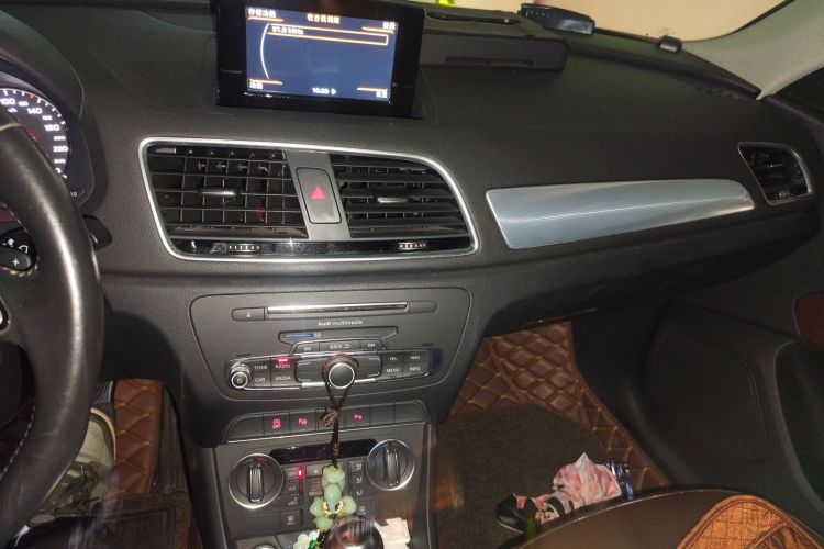 奥迪Q3 2017款 30 TFSI 风尚型中控内饰16