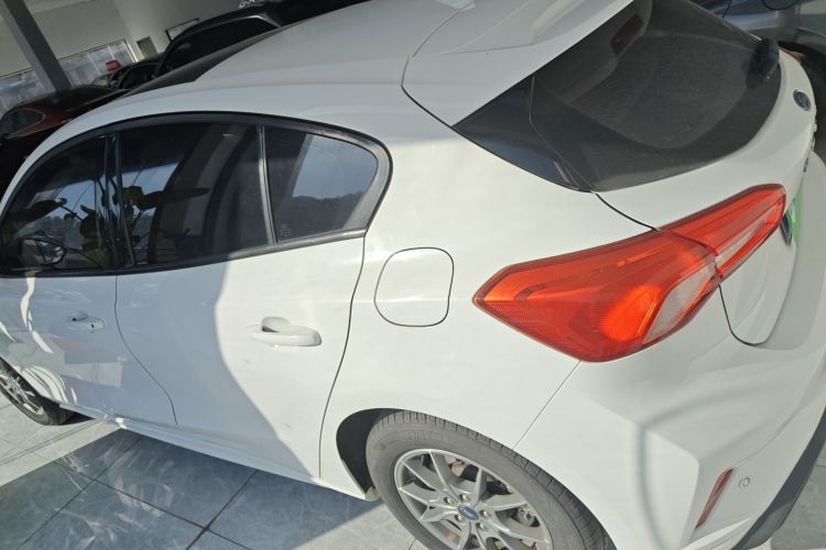 福特 福克斯 2020款 两厢 EcoBoost 180 自动锋潮型车身外观4