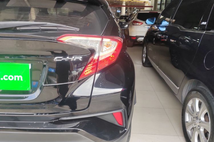 丰田C-HR 2020款 2.0L 领先版车身外观9