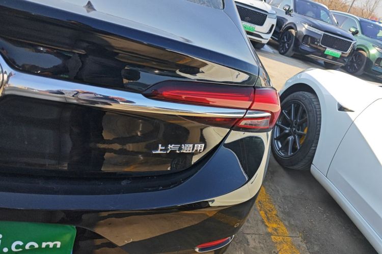 别克 君越 2022款 652T 豪华型车身外观9