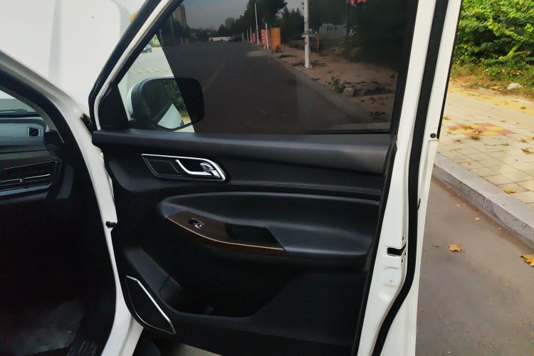 江铃 域虎9 2019款 2.0T自动汽油两驱舒享型中控内饰7005