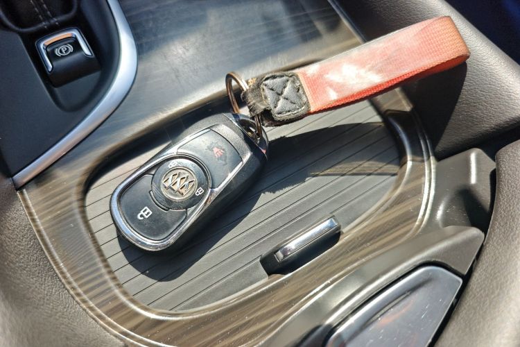 别克 昂科威 2020款 20T 两驱精英型中控内饰11