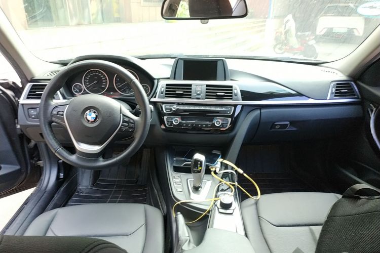 宝马3系 2017款 320Li 时尚型中控内饰12