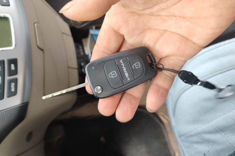 现代 悦动 2011款 1.6L 自动豪华型中控内饰7001