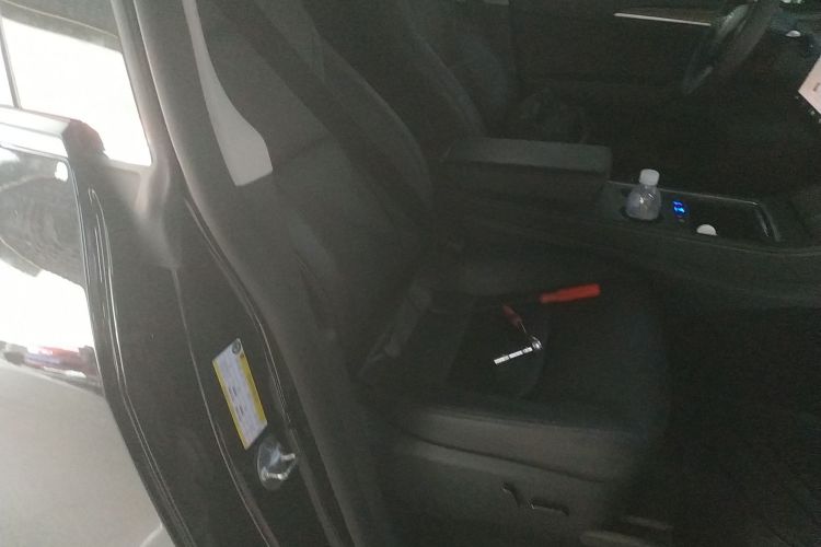 特斯拉 Model Y 2022款 改款 后轮驱动版局部细节41