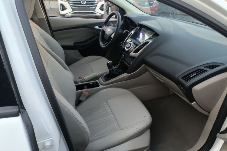 福特 福克斯 2017款 三厢 1.6L 手动舒适型智行版局部细节41