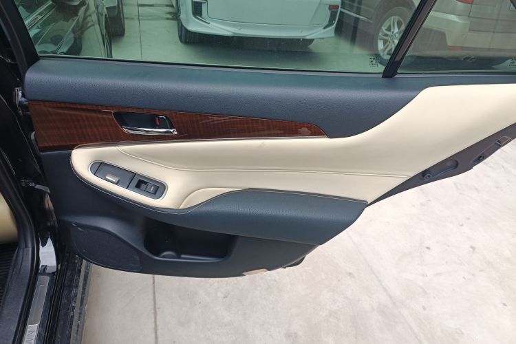 丰田 皇冠 2015款 2.5L 智享版中控内饰45