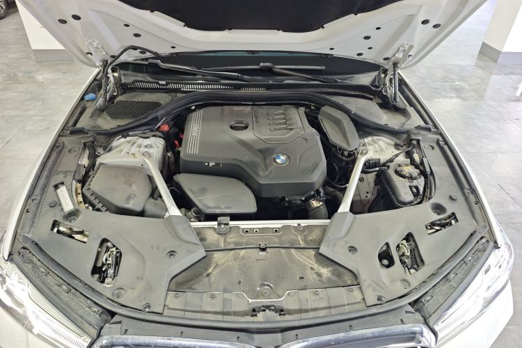 宝马5系 2022款 改款二 525Li M运动套装机舱底盘24